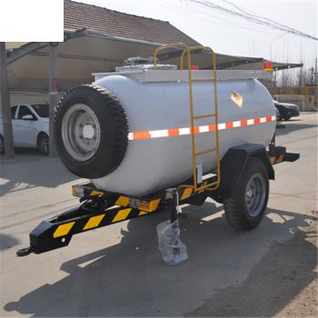 維護(hù)和保養(yǎng)水罐拖車(chē)時(shí)應(yīng)注意哪些方面？